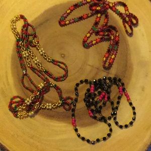 3 women neckace colors